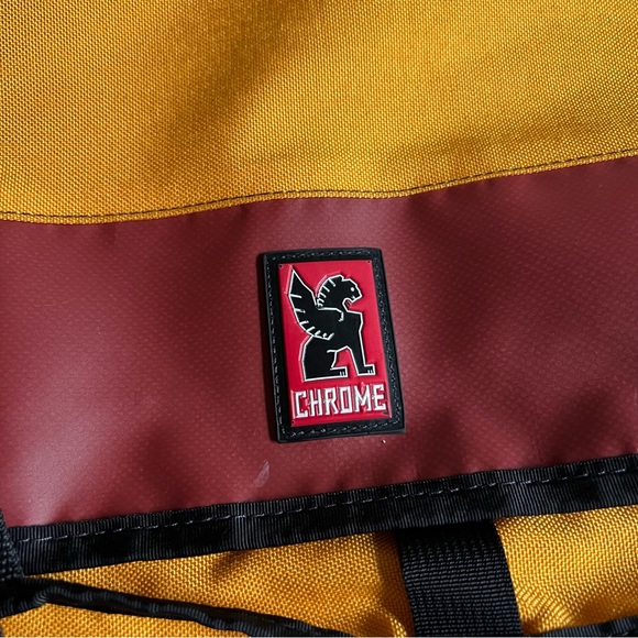 Limited Edition Chrome Mini Metro Messenger Bag - Picture 3 of 17